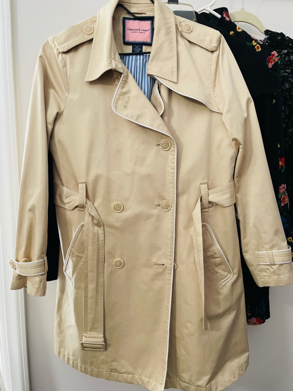 Sz 6 - Vineyard Vines Beige Double-Breasted Trench Coat